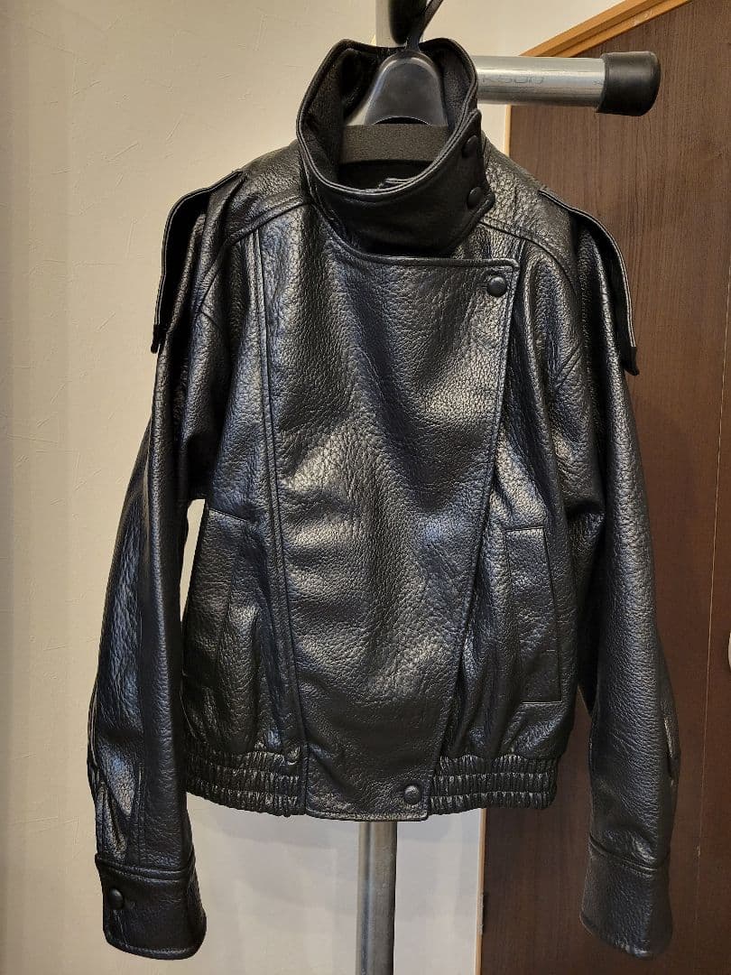 ZARA　フェイクレザジャケット 黒