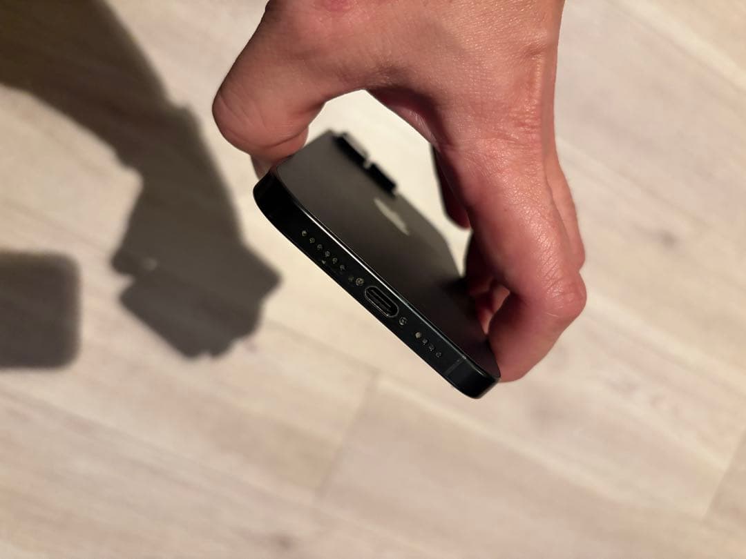 Apple iPhone 16 Pro Maxブラックチタニウム　256GB