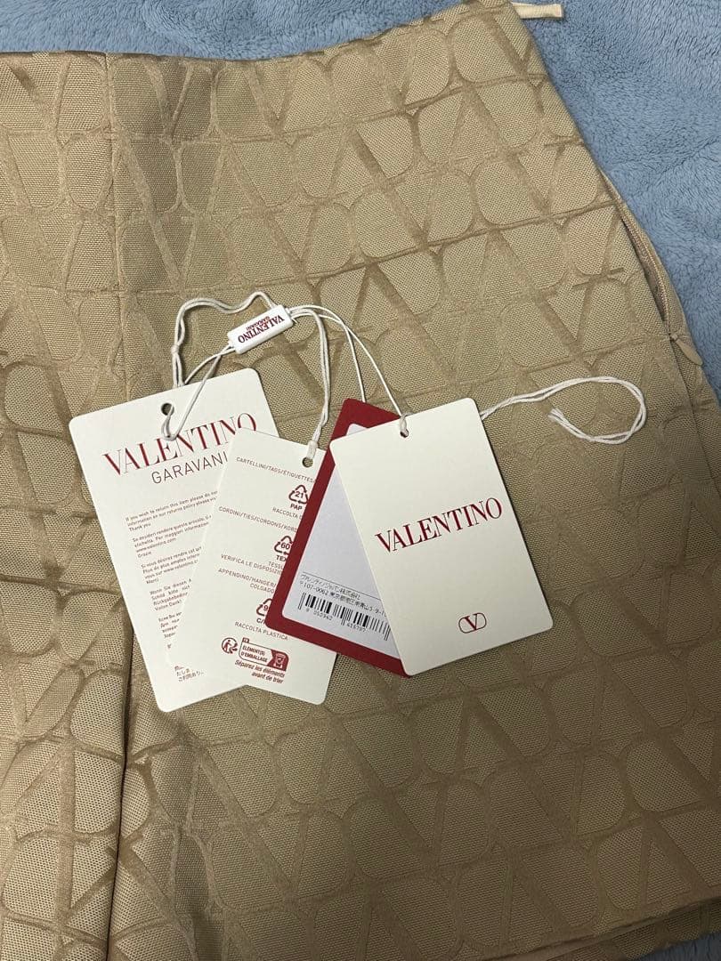 【大幅値下げ中】VALENTINO ベージュ ショートパンツ