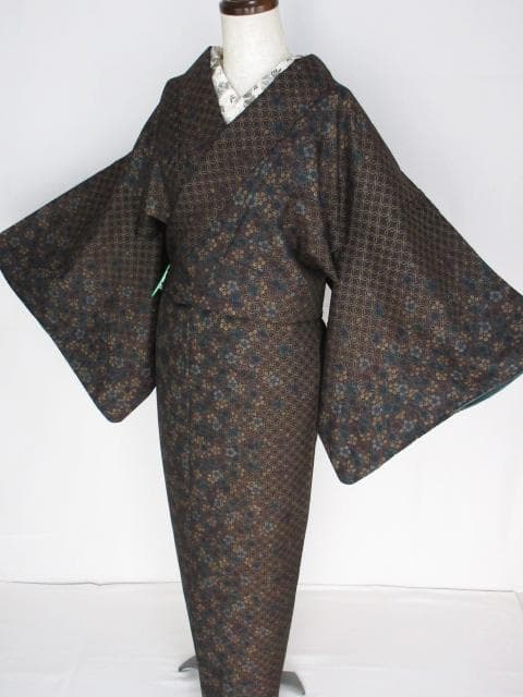 新品に近い！純泥染＊９マルキ＊本場奄美大島紬＊成田織物＊着物＊１６０ｃｍ＊裄６５