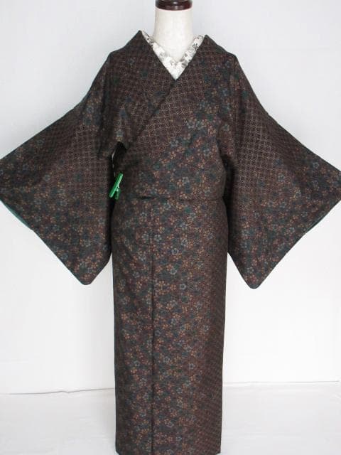 新品に近い！純泥染＊９マルキ＊本場奄美大島紬＊成田織物＊着物＊１６０ｃｍ＊裄６５