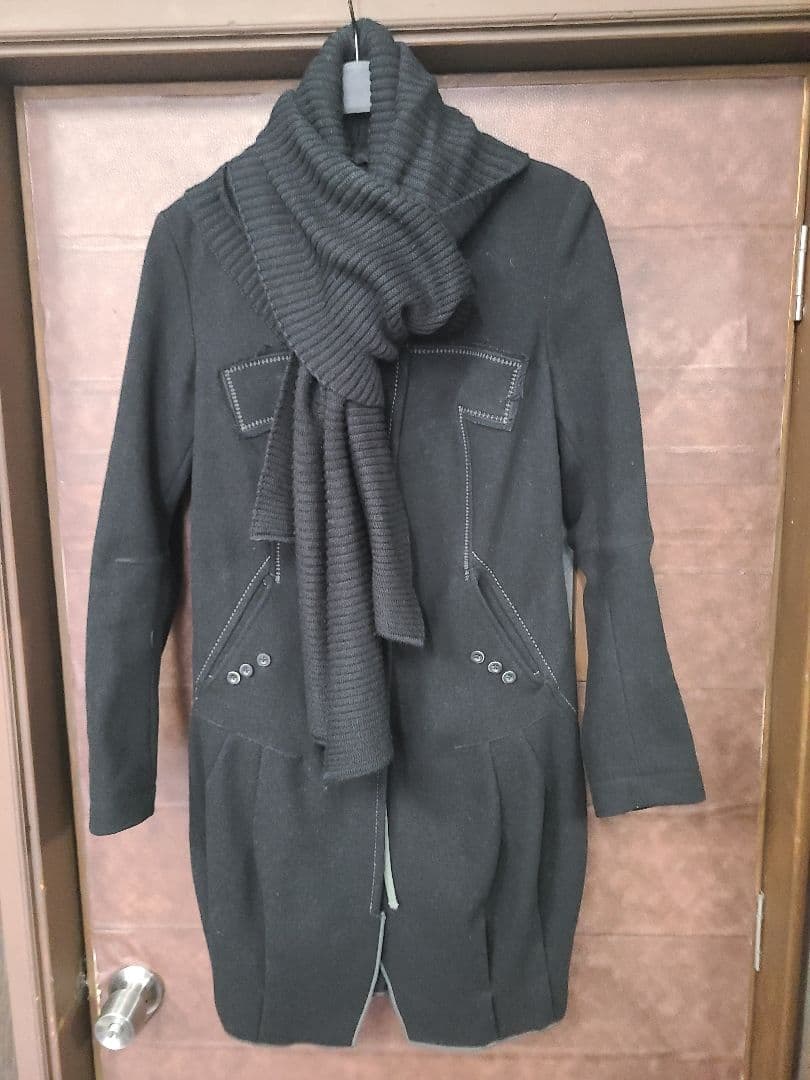 マリテフランソワジルボーブラックマフラー付きバルーンコート