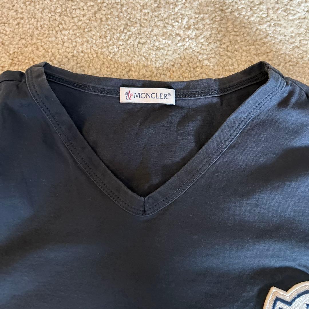 MONCLER 黒Vネック Tシャツ