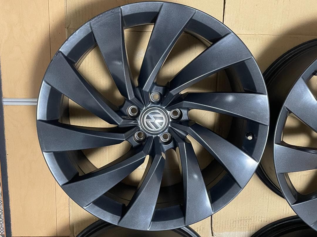 フォルクスワーゲン　アルテオンR-Line 　20インチ純正ホイール