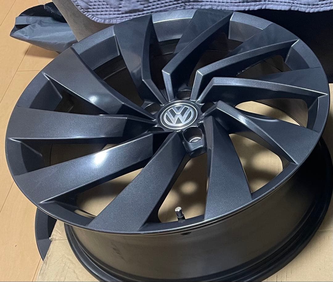 フォルクスワーゲン　アルテオンR-Line 　20インチ純正ホイール