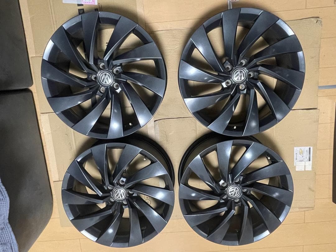 フォルクスワーゲン　アルテオンR-Line 　20インチ純正ホイール