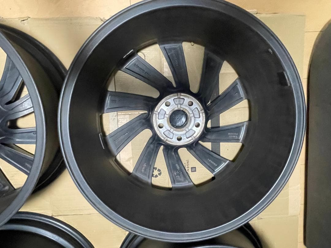 フォルクスワーゲン　アルテオンR-Line 　20インチ純正ホイール