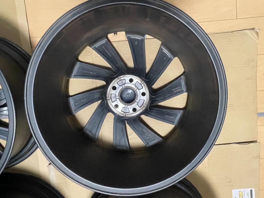 フォルクスワーゲン　アルテオンR-Line 　20インチ純正ホイール