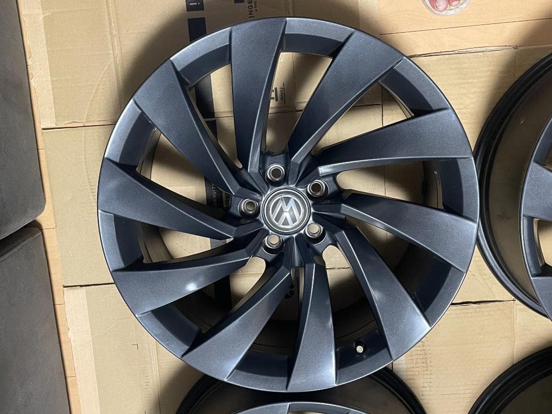 フォルクスワーゲン　アルテオンR-Line 　20インチ純正ホイール