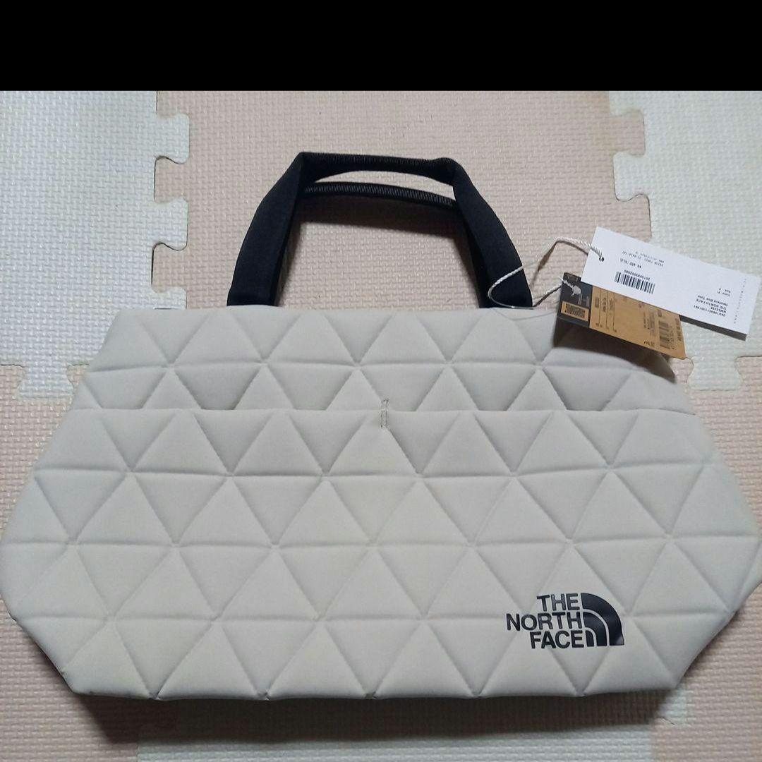 THE NORTH FACE Geoface Box Tote アイボリー