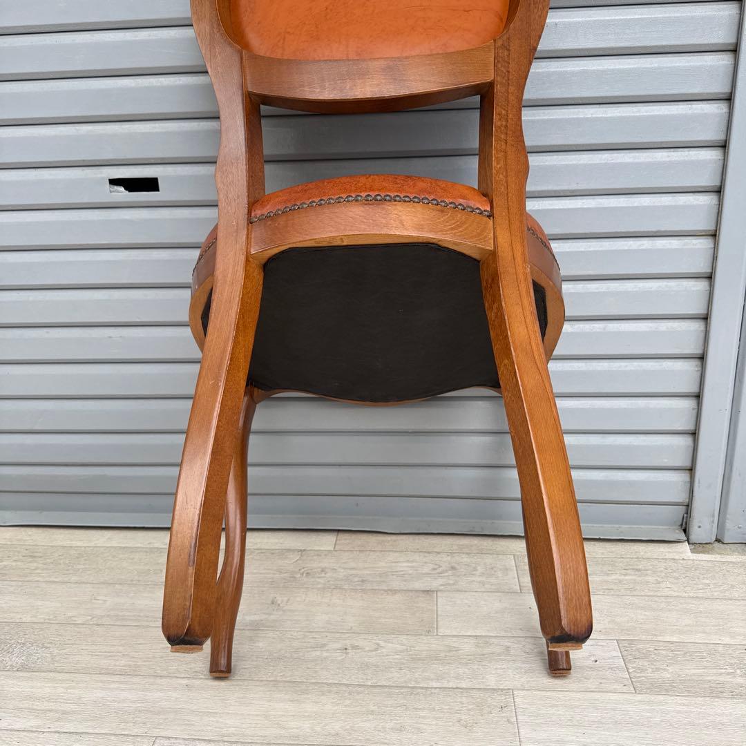 展示品　イタリア製 ハイバックチェア　鋲打ちロココ様式　彫刻　猫脚 ①