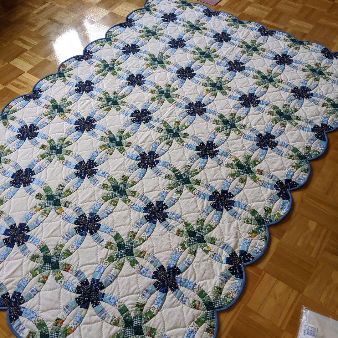 パッチワーク　ベッドカバーとマット