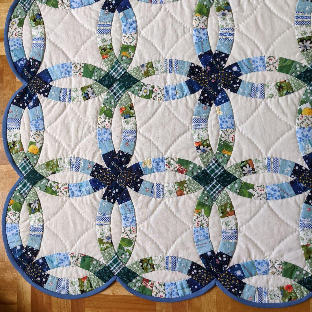 パッチワーク　ベッドカバーとマット