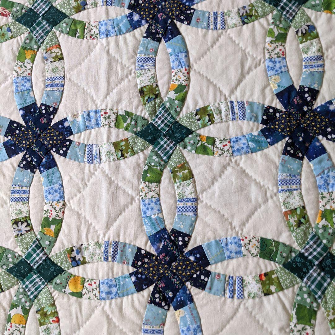 パッチワーク　ベッドカバーとマット