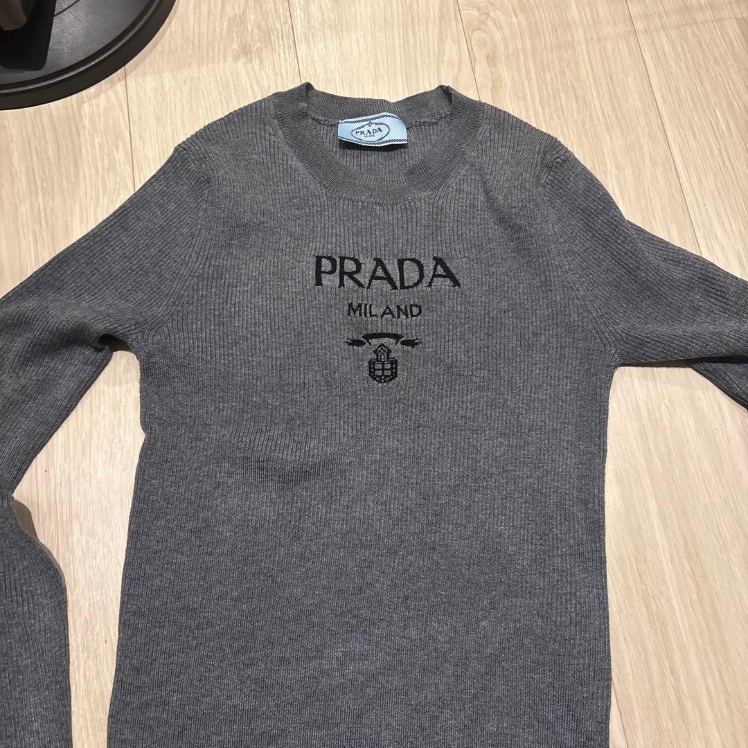PRADA グレー 長袖 トップス　ニット　ワンホン