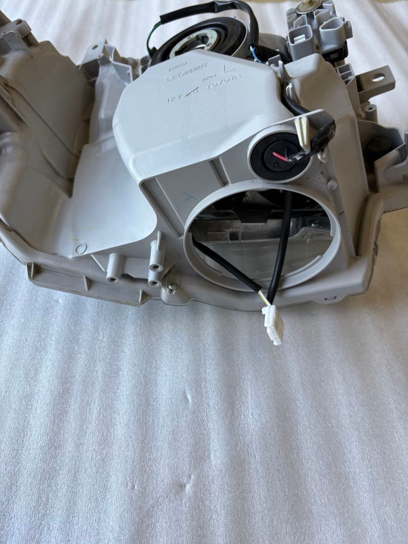 トヨタ　TRH200ハイエース　LED 左ヘッドライト