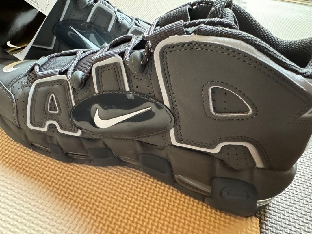 エア モア アップテンポ '96 アイアングレー/スモークグレー/アンスラサイト