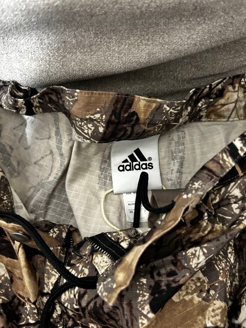 adidas カモフラージュ カーゴパンツ