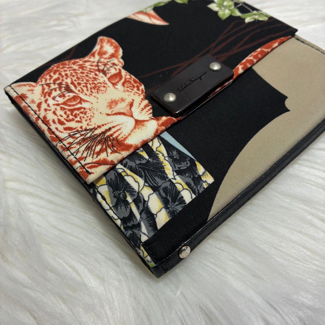 フェラガモ✨Salvatore Ferragamoヒョウ柄 財布