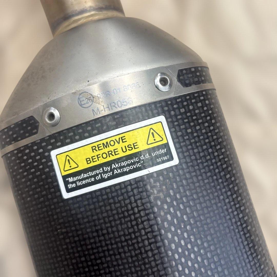 AKRAPOVIČ カーボンファイバー マフラー