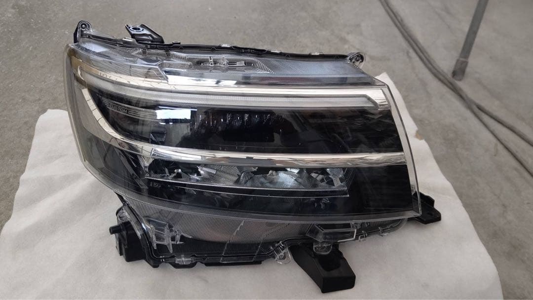 LA650s後期 タントカスタム ヘッドライト