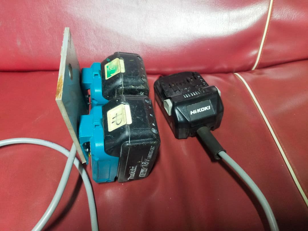 HIKOKIマルチボルト用マキタ18vバッテリーx2アダプター　ケーブル式