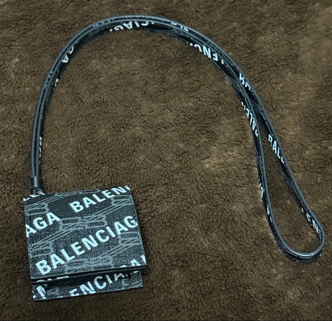 バレンシアガ AirPods ケース 第3世代用 ストラップ 付