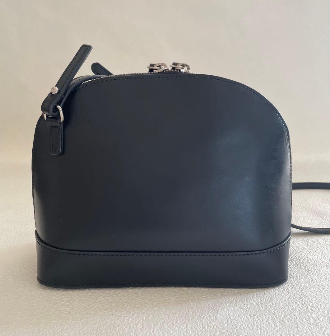 【YAHKI（ヤーキ）】ラウンドショルダーレザーバッグ　BLACK