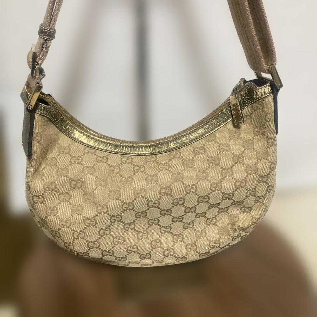 GUCCIハーフムーンショルダーバッグGG キャンバス