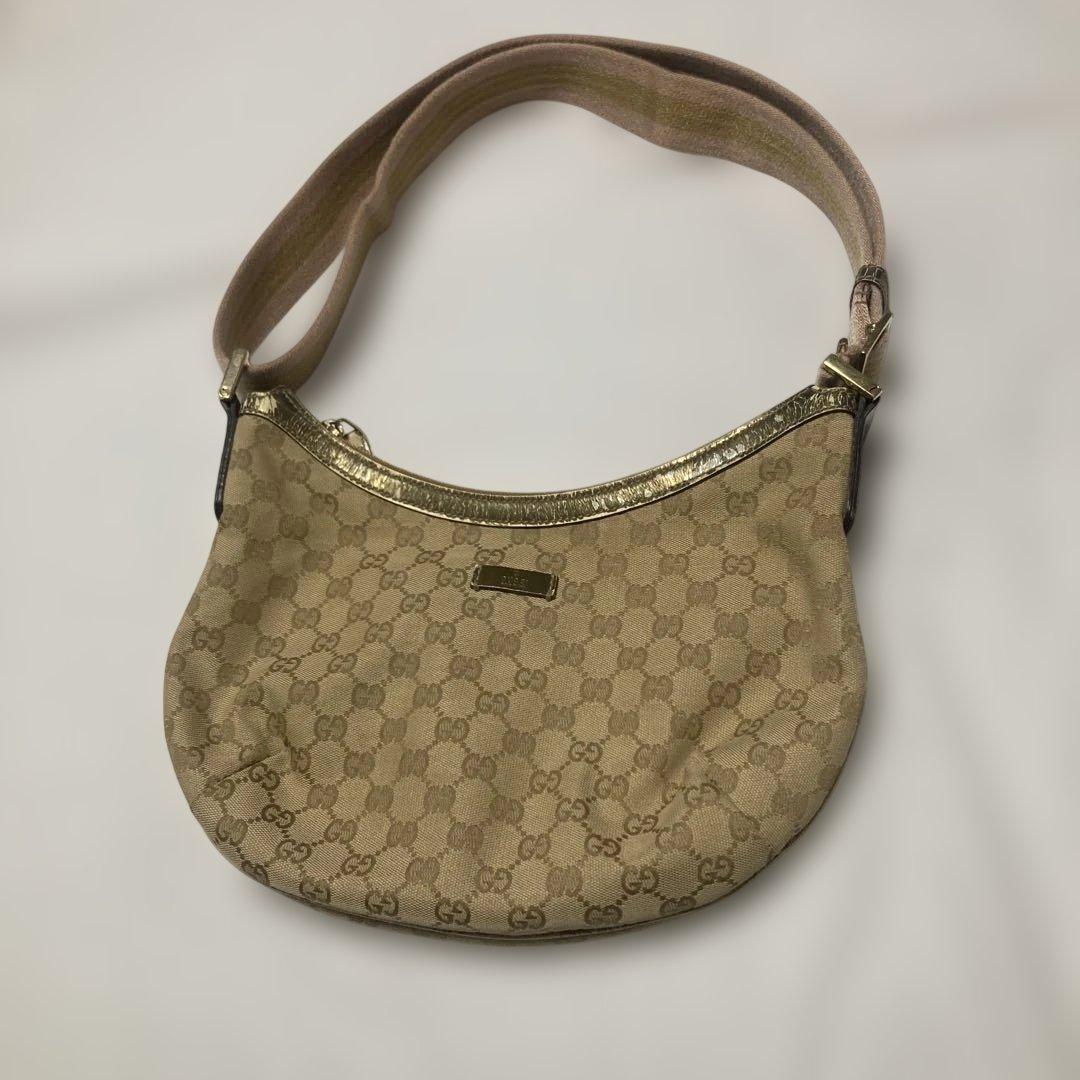 GUCCIハーフムーンショルダーバッグGG キャンバス