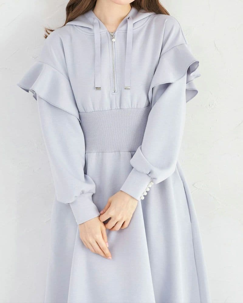 ウエストリブ切り替えフリルスリーブボンディングフーディワンピース　サックス