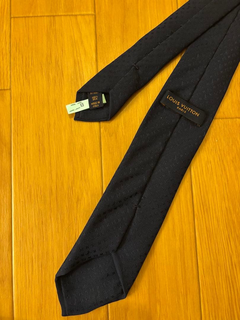 ルイヴィトン　ネクタイ　ネイビー　クリーニング済み