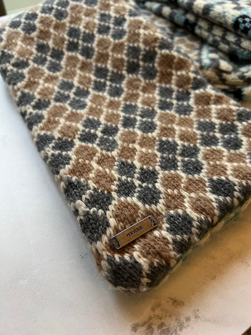 PERVERZEマフラー