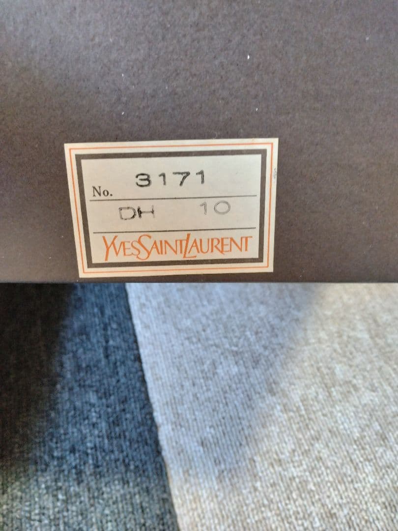 Yves Saint Laurent ホワイト クラッチバッグ