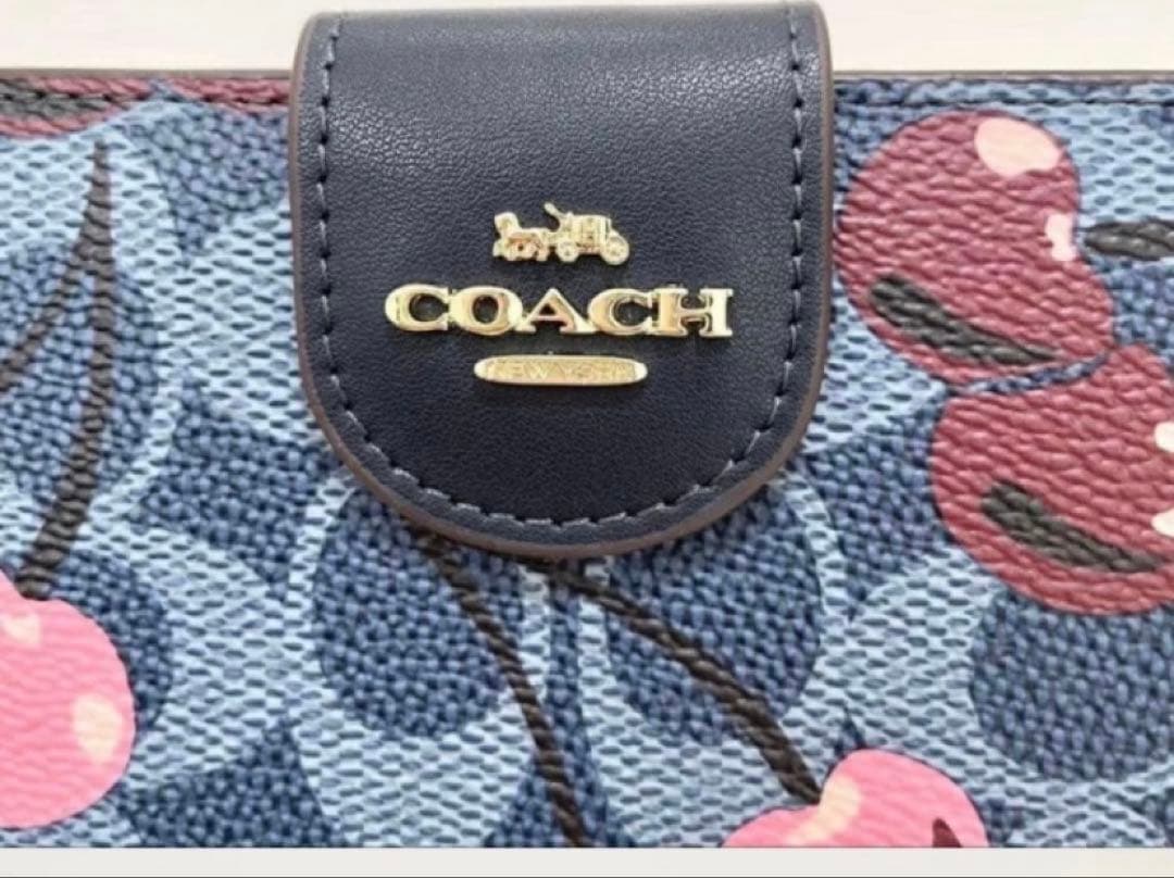 COACH チェリー柄 二つ折り財布　CZ342