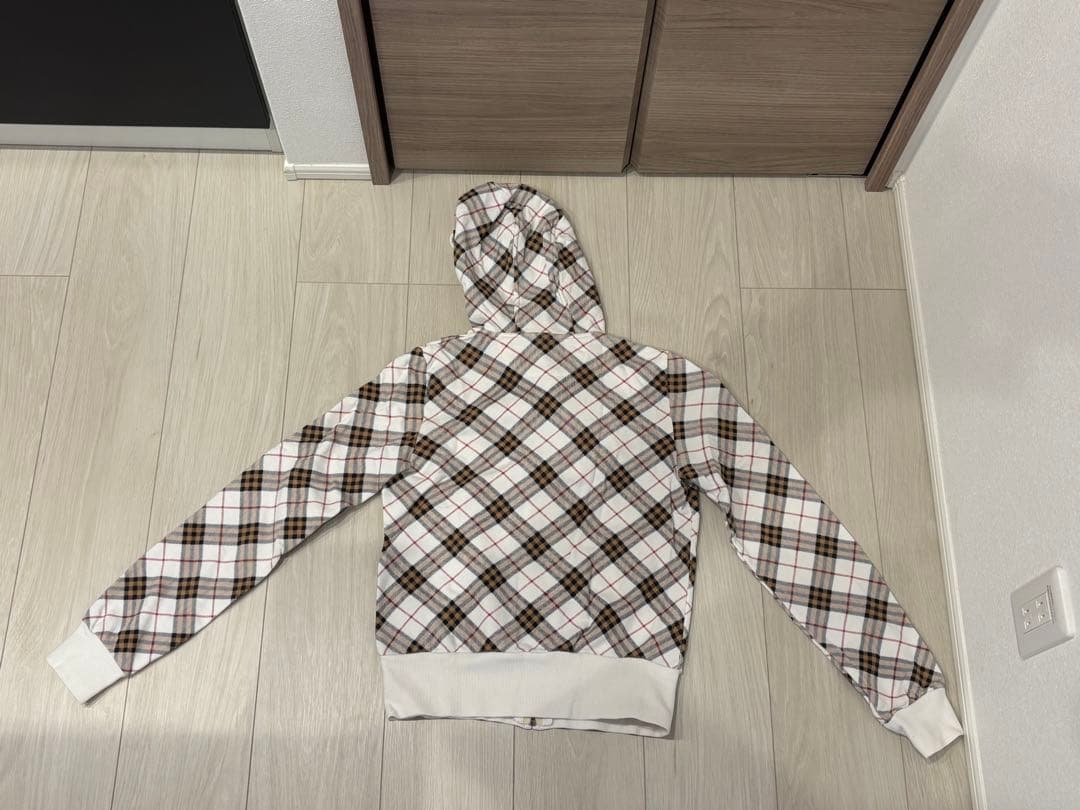 【ぽ:本日24時まで】BURBERRY チェック柄 フード付きパーカー
