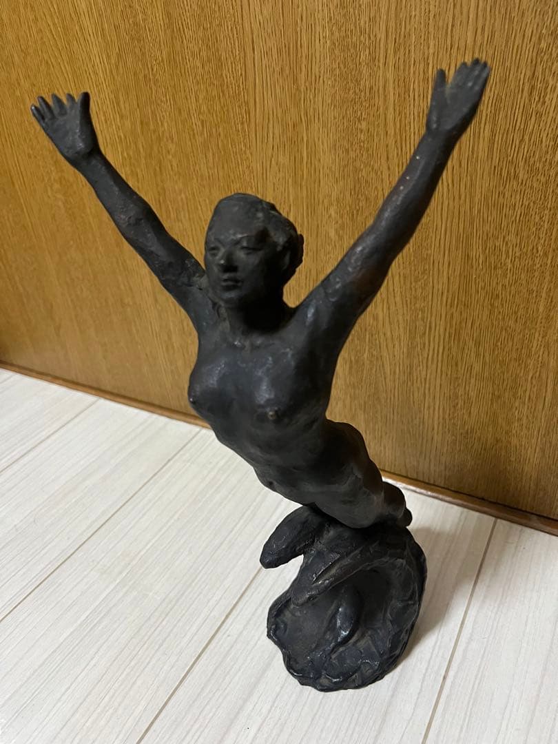 ブロンズ像　裸婦像　飛躍　館野弘青