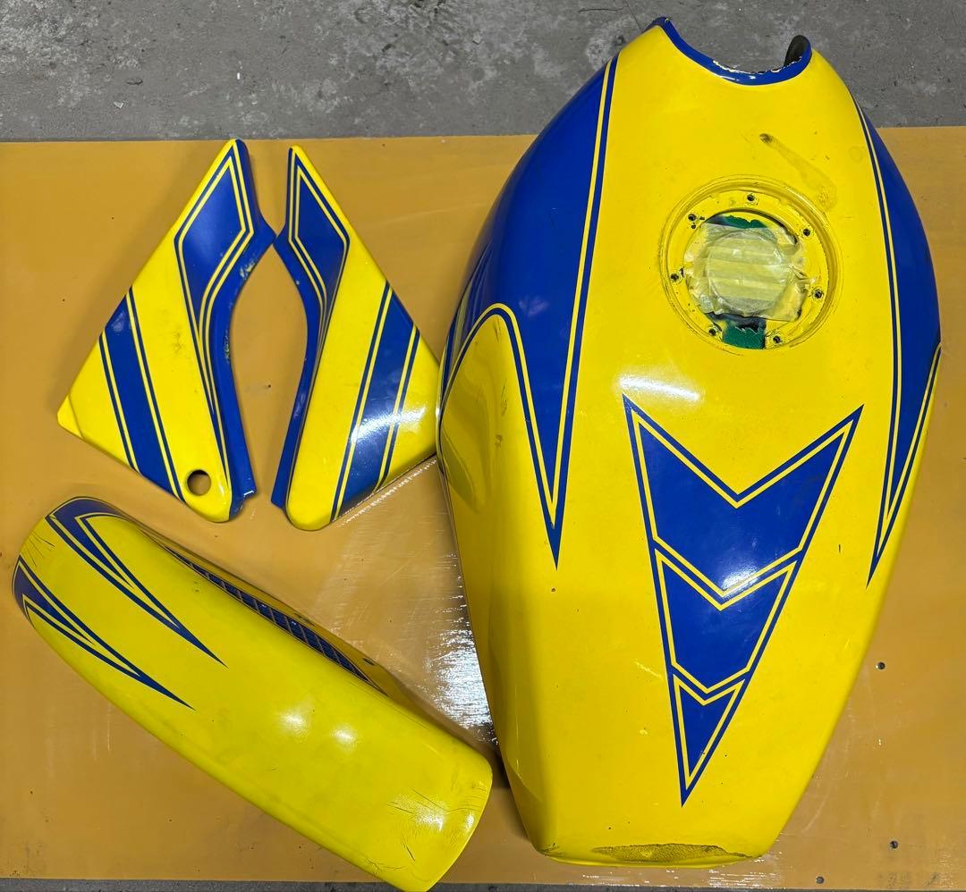 ゼファー400 外装　タンク　サイドカバー