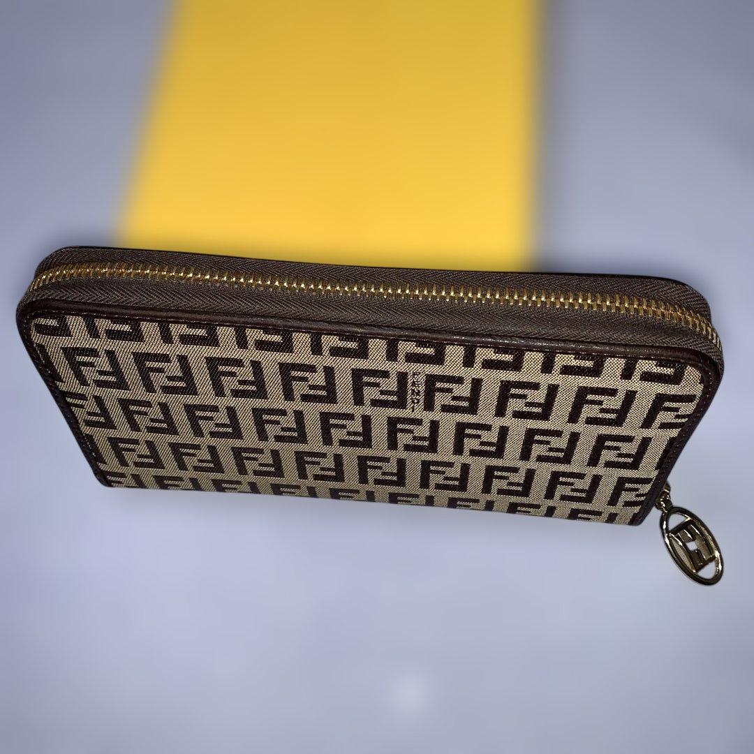 FENDI フェンディ　ラウンドファスナー　長財布