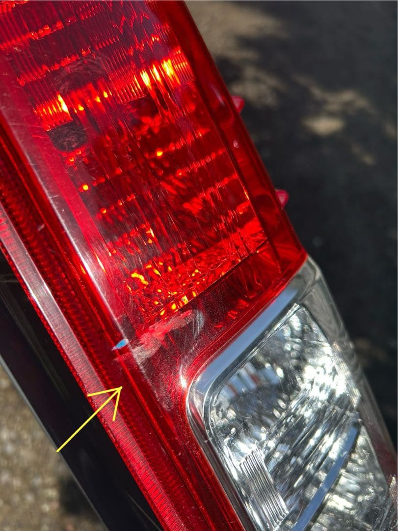 ハイエース 右　テールランプ