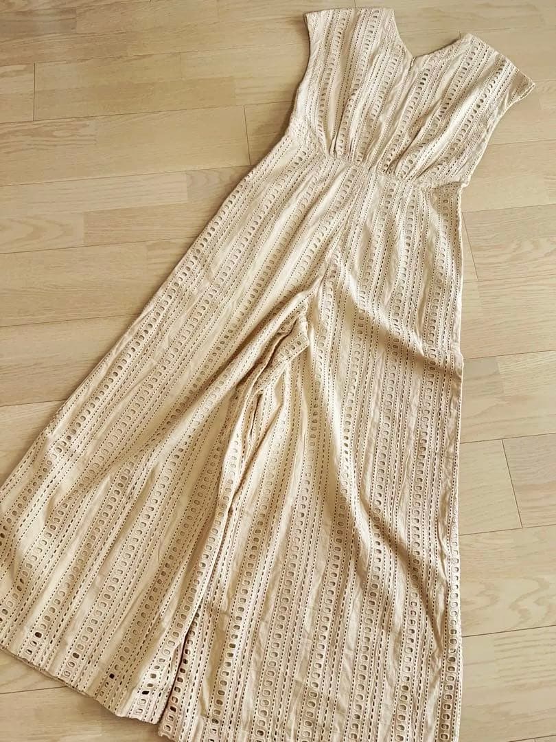 新品タグ付き　ヌキテパ　オールインワン　パンツ　ベージュ　Mサイズ