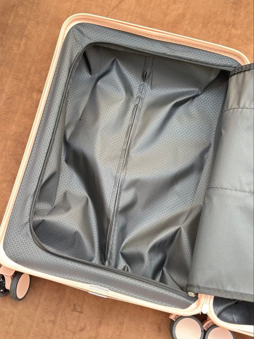 ピンク ポリカーボネート キャリーケース