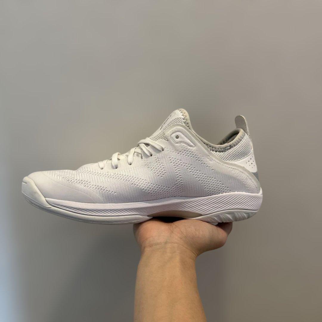 グライド ノヴァ FF 3 バスケットボールシューズ　26.5