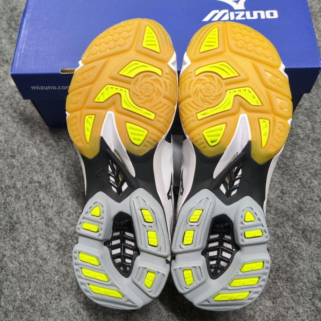 ウェーブライトニングZ3 23.0cm