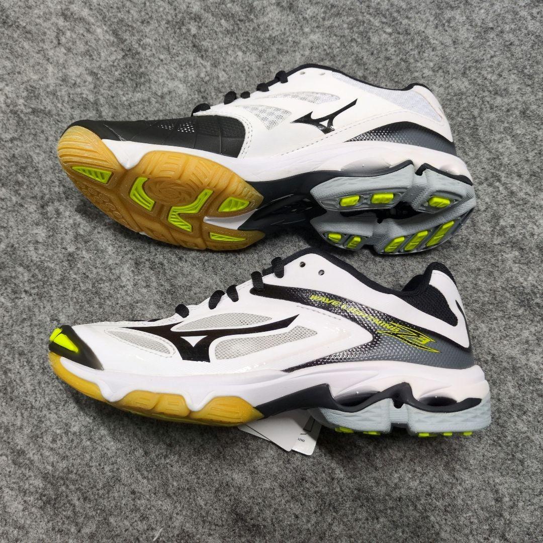 ウェーブライトニングZ3 23.0cm