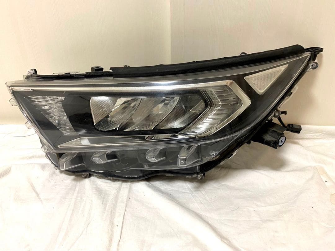 太郎　RAV4 左ヘッドライト　中古