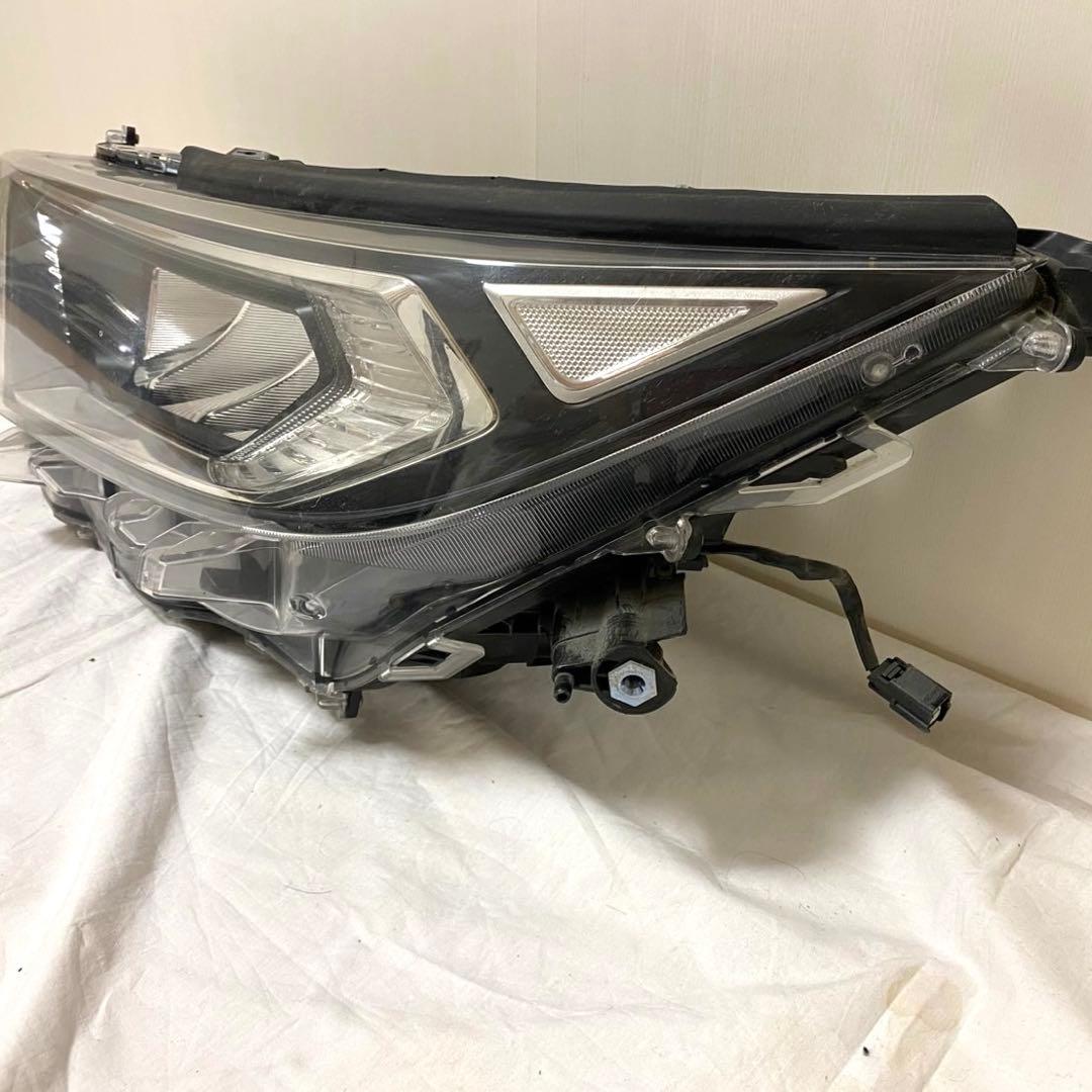 太郎　RAV4 左ヘッドライト　中古