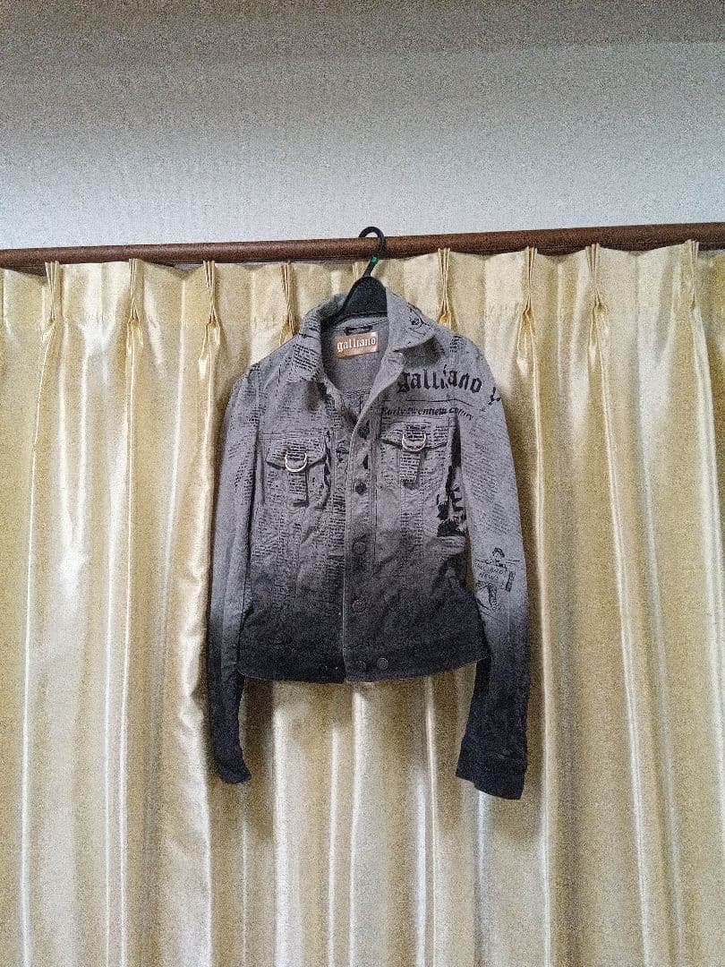 ジョ゙ンガリアーノGジャンニュースペーパー柄