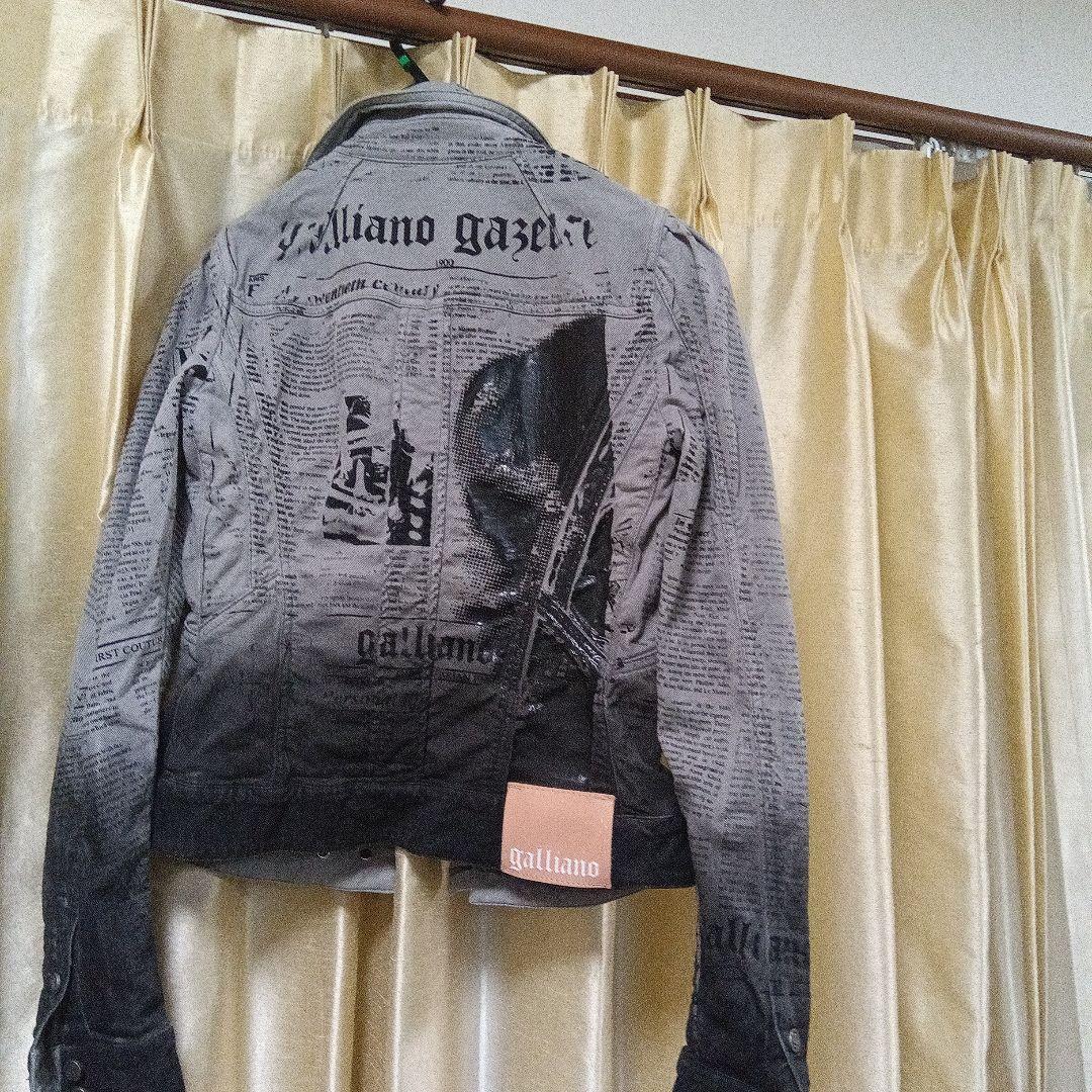 ジョ゙ンガリアーノGジャンニュースペーパー柄