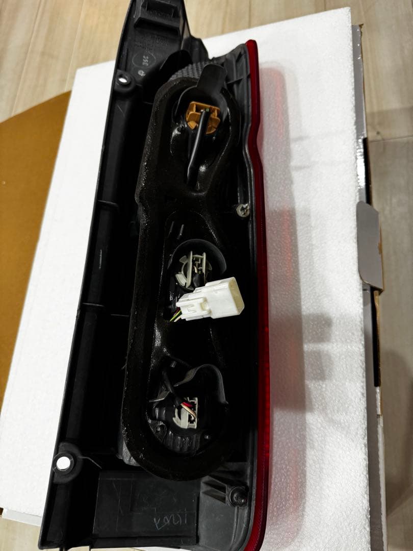 トヨタ　純正テールランプ 左右セット